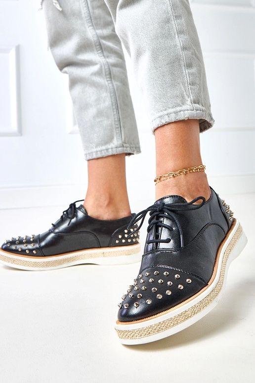 Mustad naiste poolsaapad narmastega...