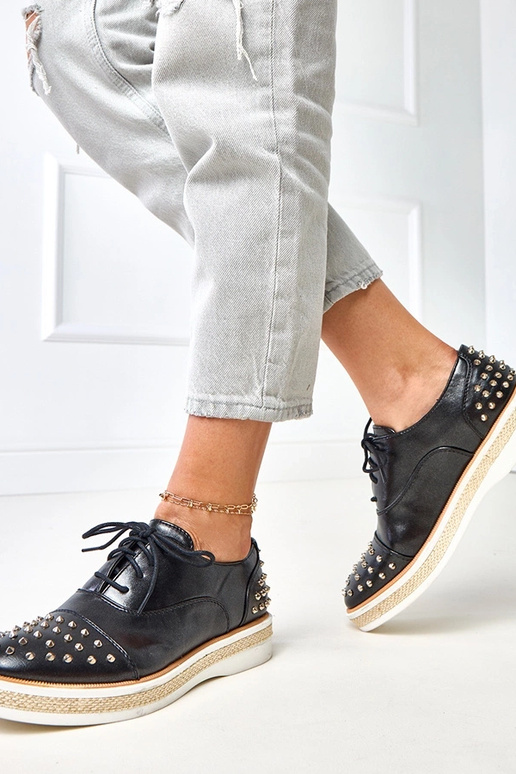 Mustad naiste poolsaapad narmastega...