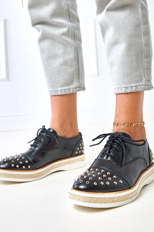 Mustad naiste poolsaapad narmastega...