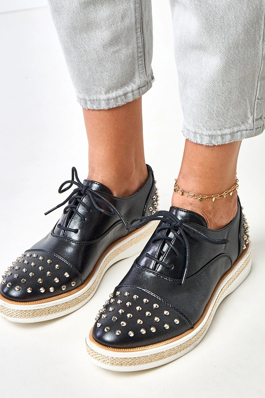 Mustad naiste poolsaapad narmastega...