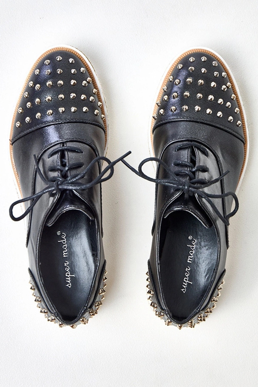 Mustad naiste poolsaapad narmastega...