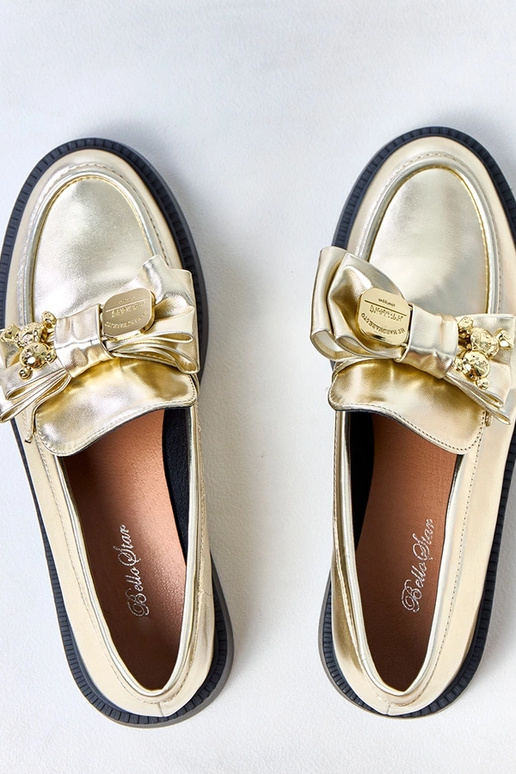 Kuldse paelaga ja karukesega...