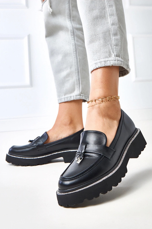 Mustad mokasiinid dekoratsiooniga ja...