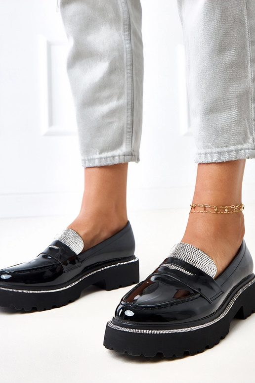 Mustad lakknahast mokasiinid...