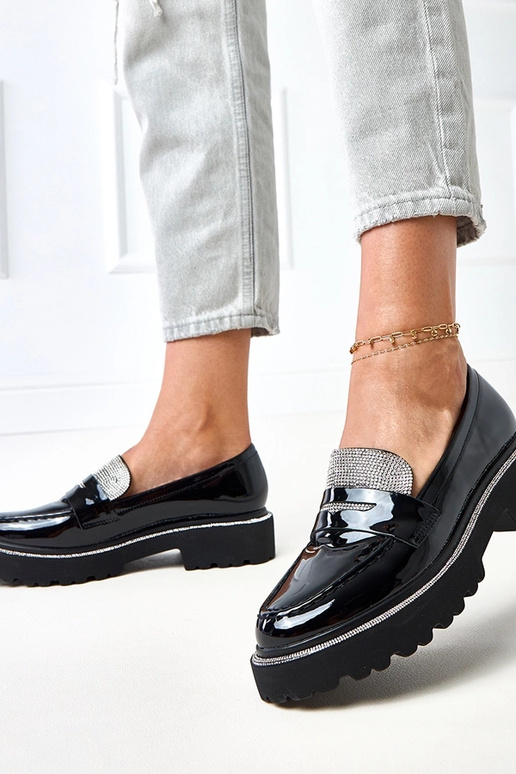 Mustad lakknahast mokasiinid...