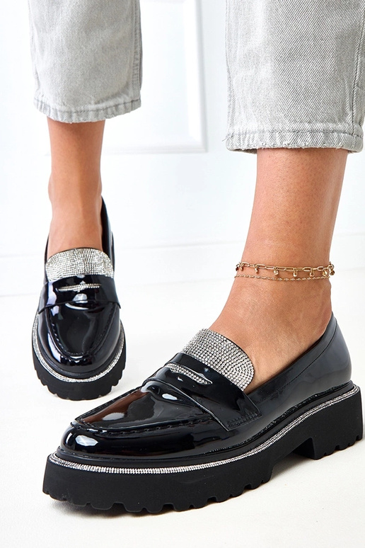 Mustad lakknahast mokasiinid...