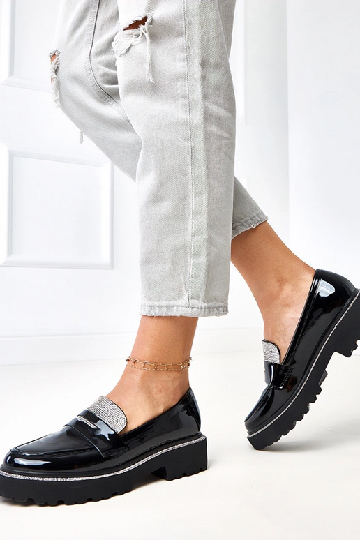 Mustad lakknahast mokasiinid...