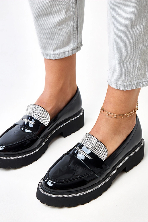 Mustad lakknahast mokasiinid...