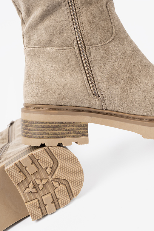 beeži värvi lumesaapad paksul tallal z cholesisseką pahkluu järgi