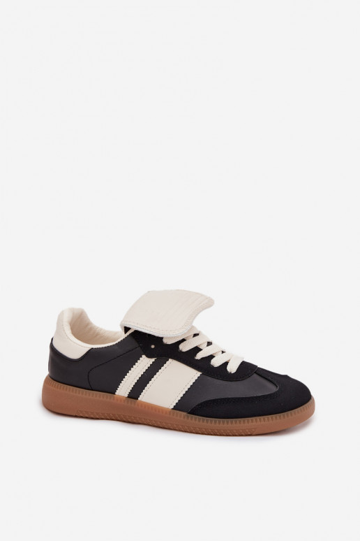 Sellel ondal Sneakers tüüpi jalanõud Pealiste omadINysisseiniętym Językiem msuud Ardira