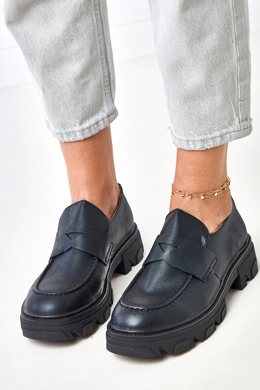 Mustad mati viimistlusega naiste...