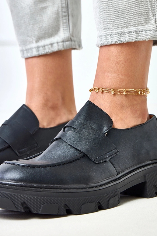 Mustad mati viimistlusega naiste...