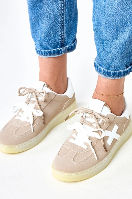 Pruunid spordijalatsid platvormiga ja... Pruunid spordijalatsid platvormiga ja...