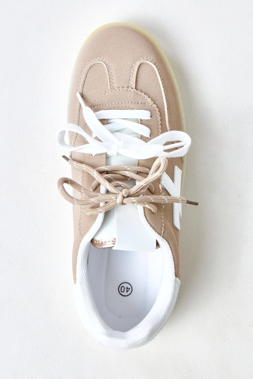 Pruunid spordijalatsid platvormiga ja... Pruunid spordijalatsid platvormiga ja...