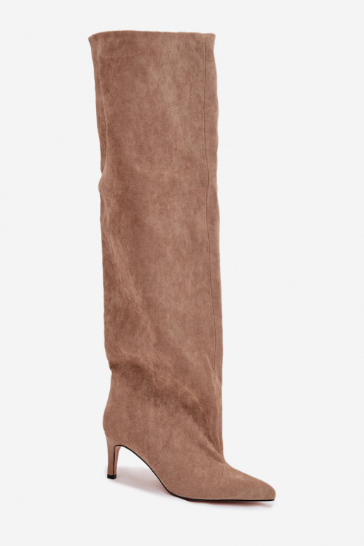 naiste pika säärega saapad kõrge jämeda kontsaga Slip-on beeži värvi Sellel onvilla