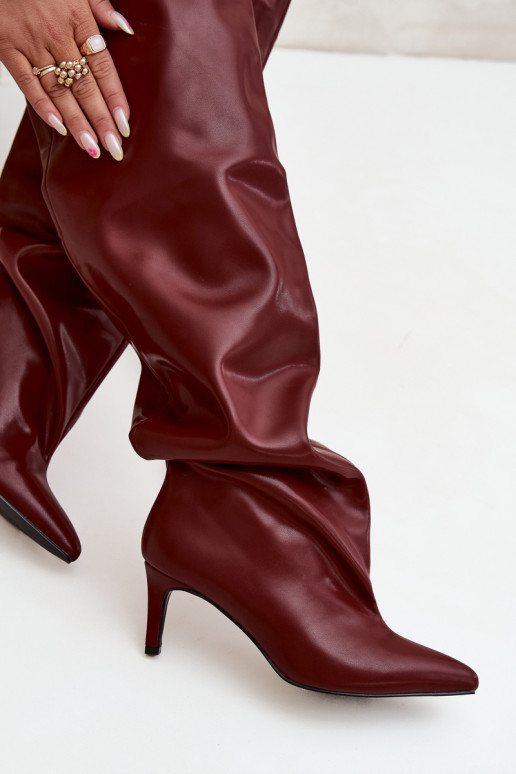 naiste pika säärega saapad kõrge jämeda kontsaga Slip-on bordoo-värvi Sellel onvilla