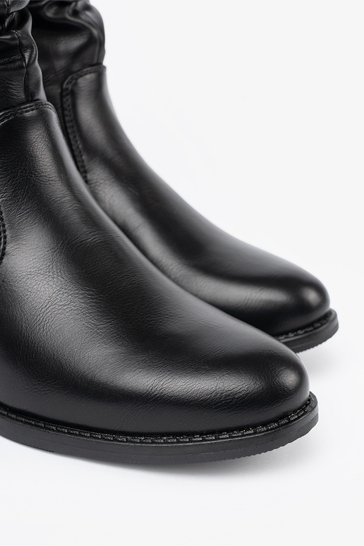 Komfortosissee lumesaapad Msuud z marszczeniami