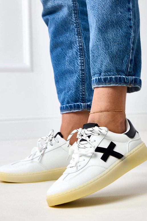 Valged sportkingad platvormiga musta... Valged sportkingad platvormiga musta...