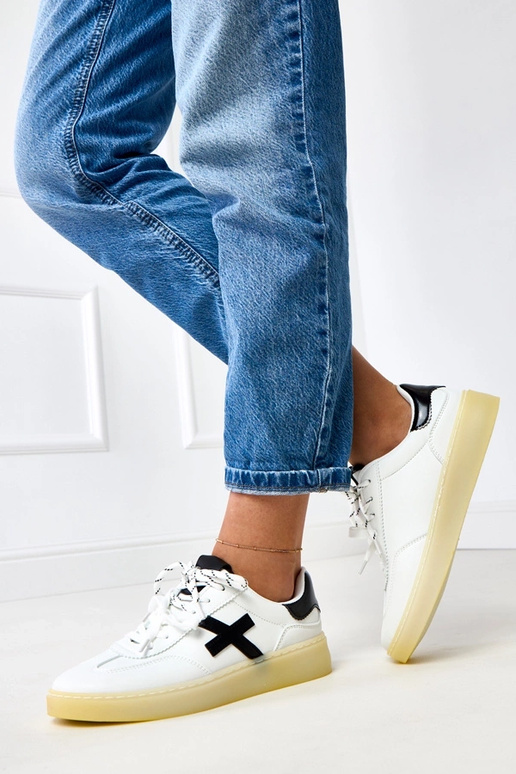 Valged sportkingad platvormiga musta... Valged sportkingad platvormiga musta...