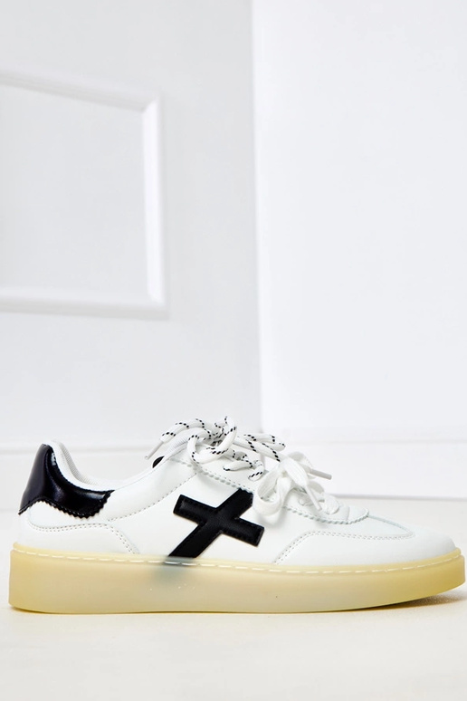 Valged sportkingad platvormiga musta... Valged sportkingad platvormiga musta...