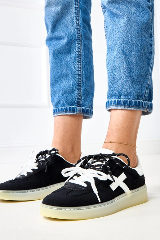 Mustad sportkingad platvormiga valge... Mustad sportkingad platvormiga valge...