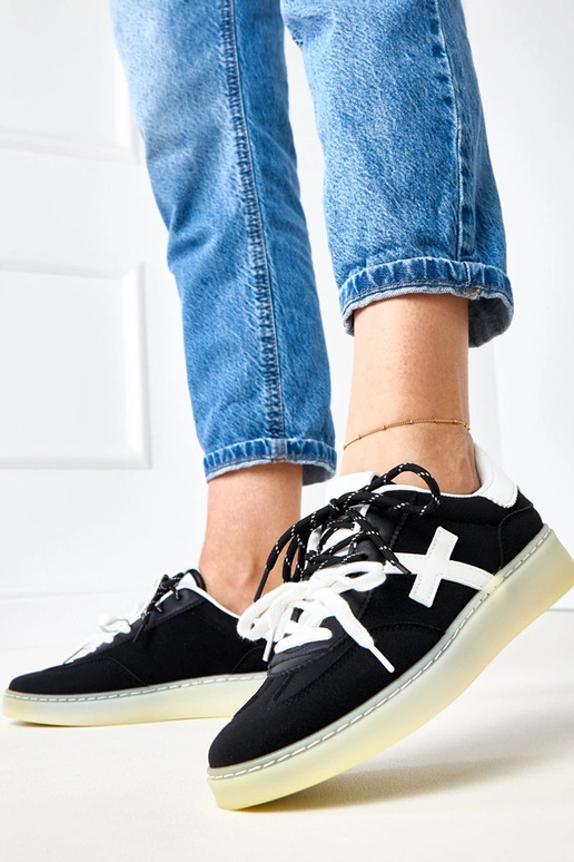 Mustad sportkingad platvormiga valge... Mustad sportkingad platvormiga valge...