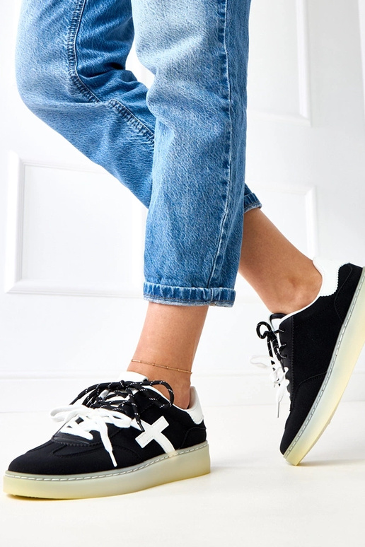 Mustad sportkingad platvormiga valge... Mustad sportkingad platvormiga valge...