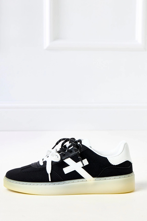 Mustad sportkingad platvormiga valge... Mustad sportkingad platvormiga valge...