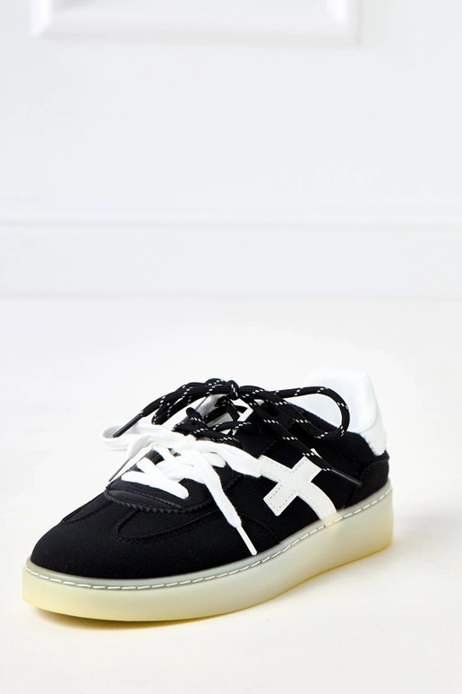 Mustad sportkingad platvormiga valge... Mustad sportkingad platvormiga valge...