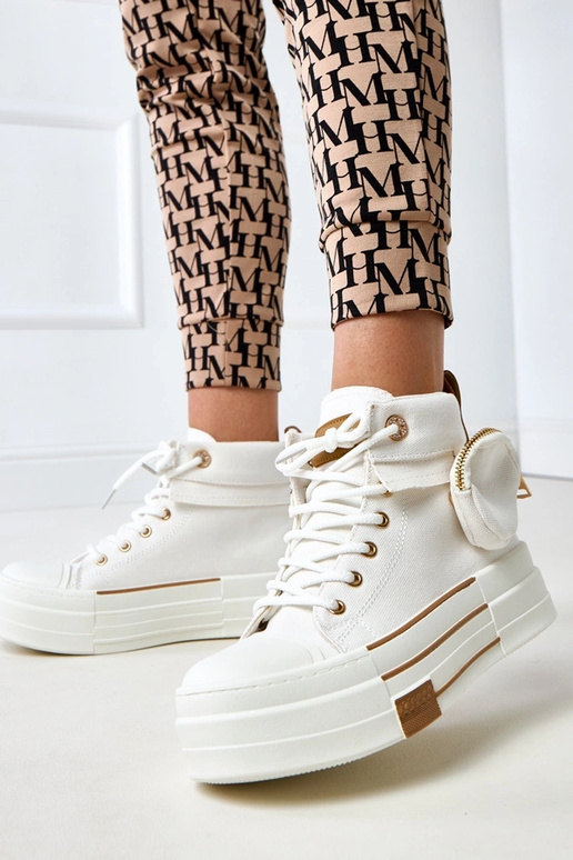 Valged kõrged sportkingad platvormiga... Valged kõrged sportkingad platvormiga...