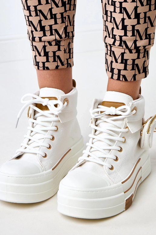 Valged kõrged sportkingad platvormiga... Valged kõrged sportkingad platvormiga...