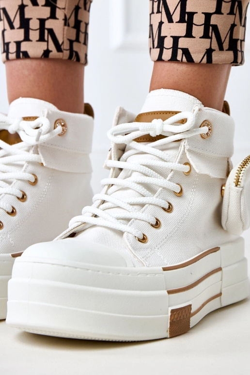 Valged kõrged sportkingad platvormiga... Valged kõrged sportkingad platvormiga...