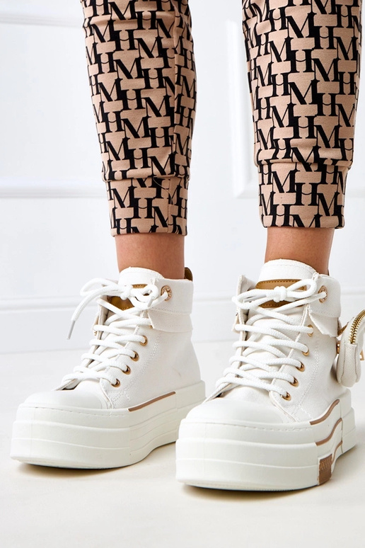 Valged kõrged sportkingad platvormiga... Valged kõrged sportkingad platvormiga...