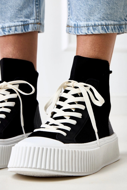 Mustad sussid, sokkide stiilis,... Mustad sussid, sokkide stiilis,...