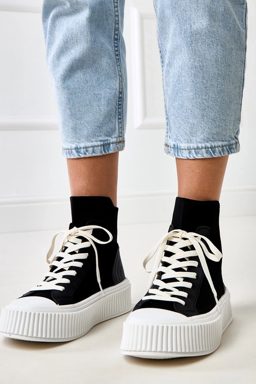 Mustad sussid, sokkide stiilis,... Mustad sussid, sokkide stiilis,...