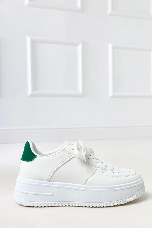 Valged spordijalatsid platvormiga ja... Valged spordijalatsid platvormiga ja...