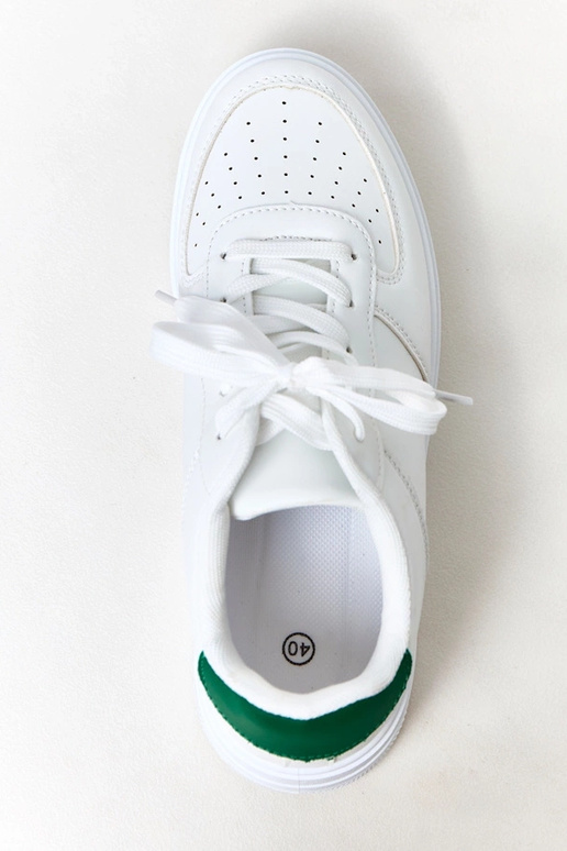 Valged spordijalatsid platvormiga ja... Valged spordijalatsid platvormiga ja...