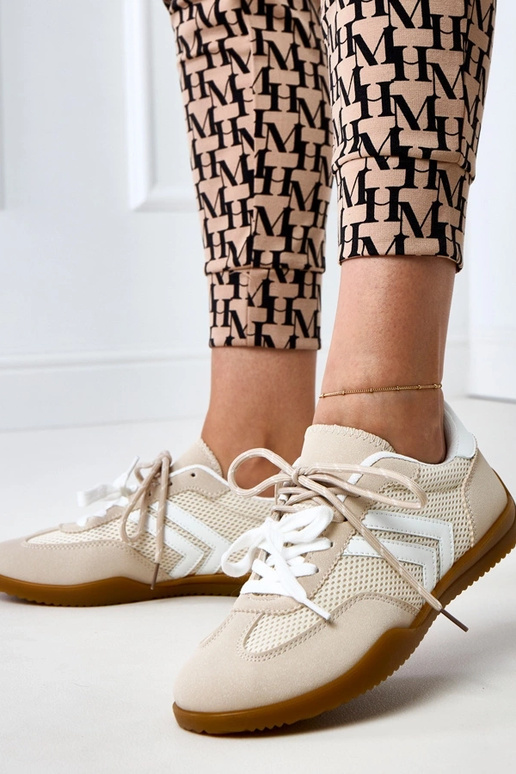 Liivakarva võrkkangast spordijalatsid... Liivakarva võrkkangast spordijalatsid...