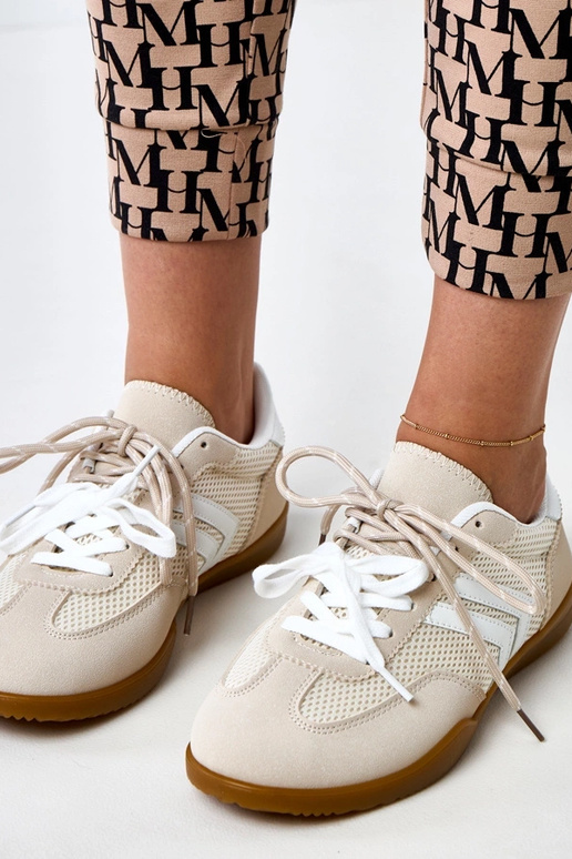 Liivakarva võrkkangast spordijalatsid... Liivakarva võrkkangast spordijalatsid...