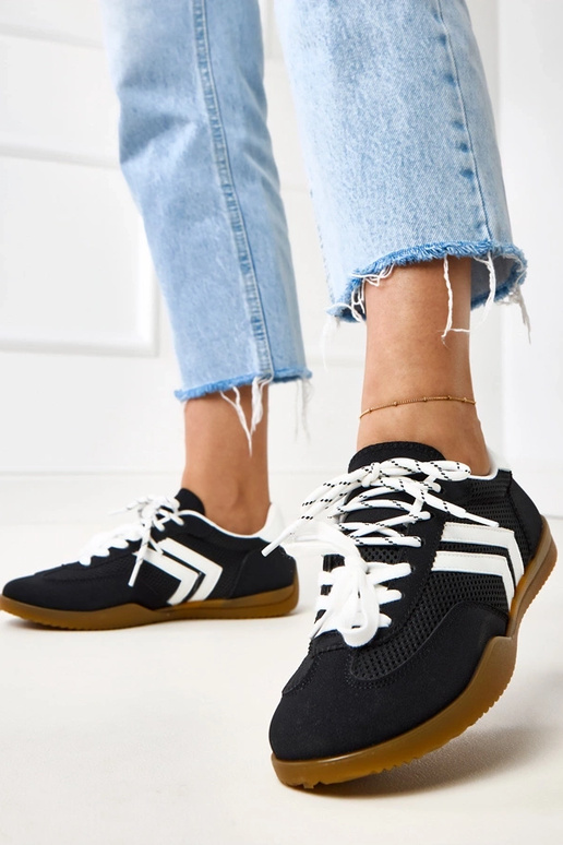 Mustad võrkkangast spordijalatsid... Mustad võrkkangast spordijalatsid...