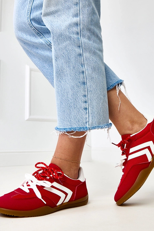 Punased võrkkangast spordijalatsid... Punased võrkkangast spordijalatsid...