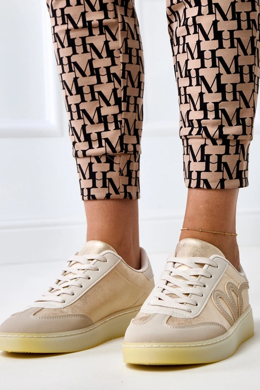 Liivakarva spordijalatsid platvormiga... Liivakarva spordijalatsid platvormiga...