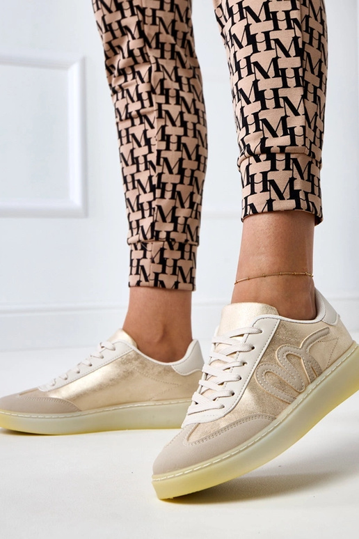 Liivakarva spordijalatsid platvormiga... Liivakarva spordijalatsid platvormiga...