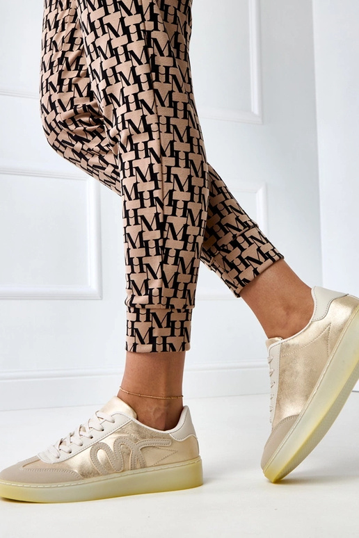 Liivakarva spordijalatsid platvormiga... Liivakarva spordijalatsid platvormiga...