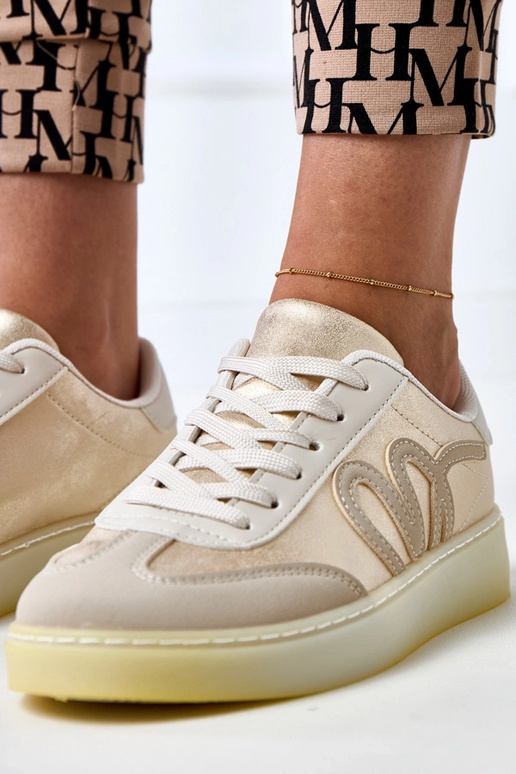 Liivakarva spordijalatsid platvormiga... Liivakarva spordijalatsid platvormiga...