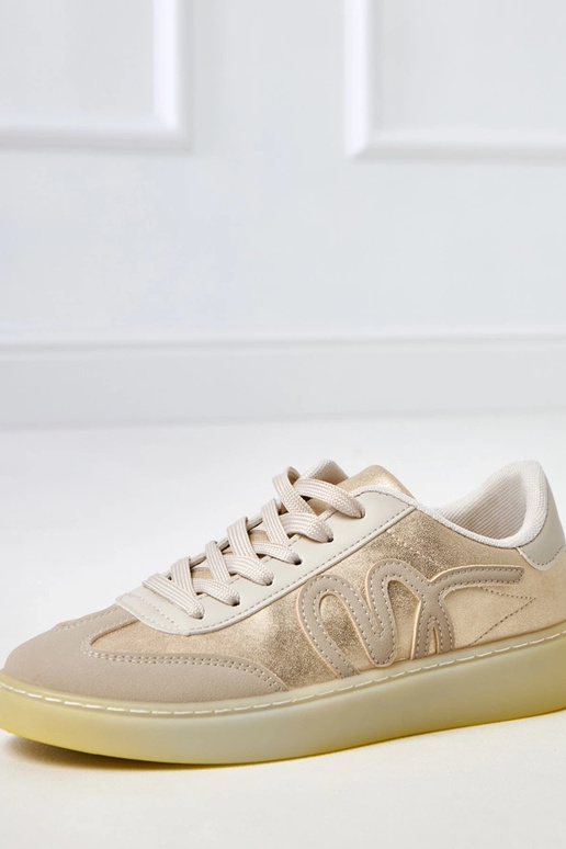 Liivakarva spordijalatsid platvormiga... Liivakarva spordijalatsid platvormiga...