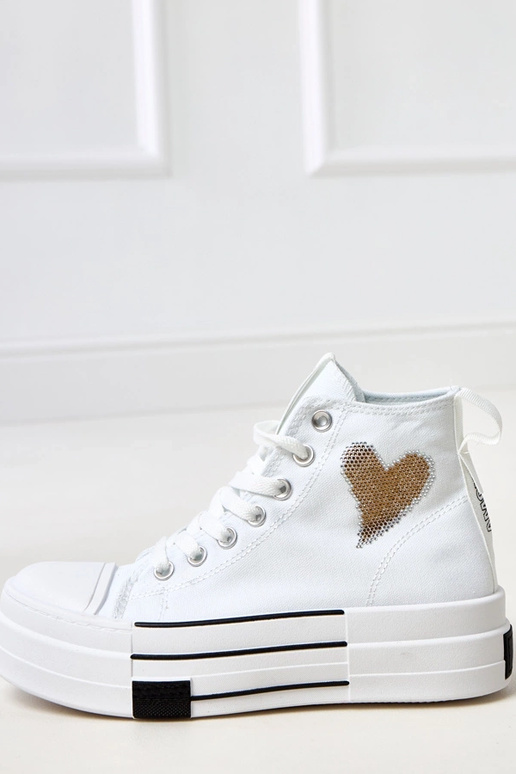 Valged kõrged spordijalatsid... Valged kõrged spordijalatsid...