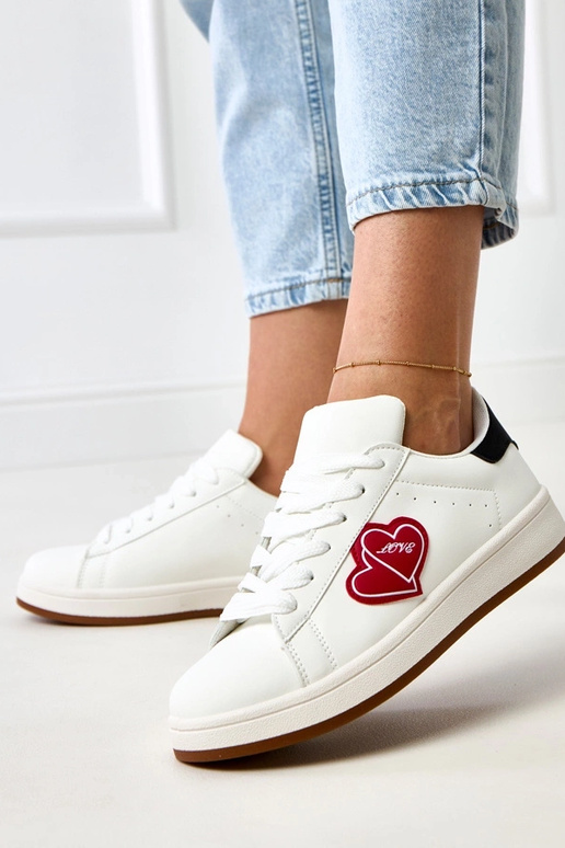 Valged spordijalatsid platvormiga ja... Valged spordijalatsid platvormiga ja...