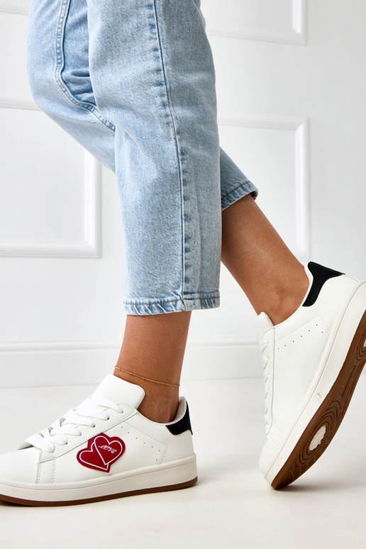 Valged spordijalatsid platvormiga ja... Valged spordijalatsid platvormiga ja...