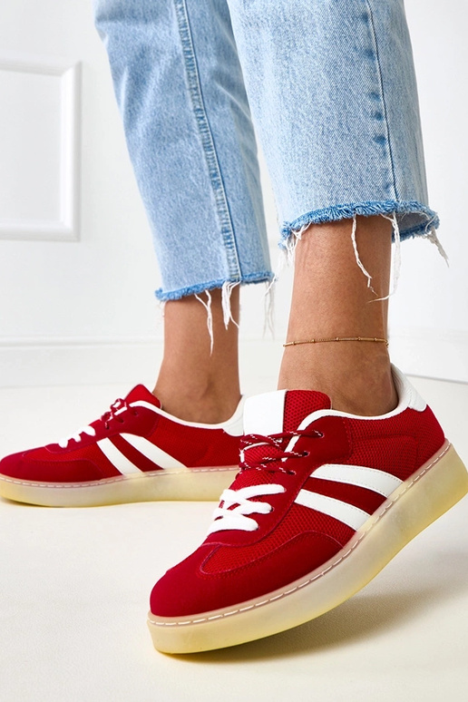 Punased võrksportjalatsid valge... Punased võrksportjalatsid valge...